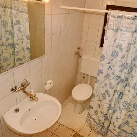 Apartment Apartments By The Sea Pirovac, Sibenik - 6447 Pirovac