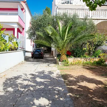 By The Sea Pirovac, Sibenik - 6447 *