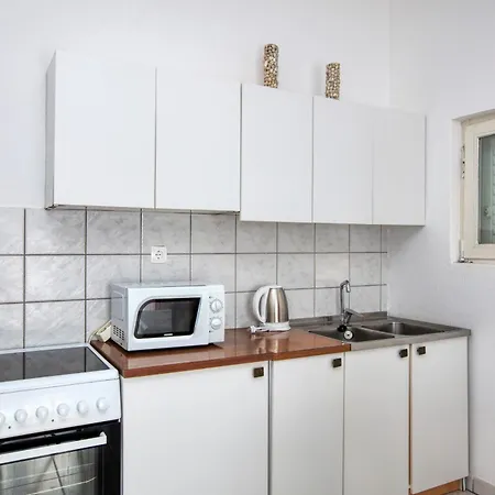 By The Sea Pirovac, Sibenik - 6447 *