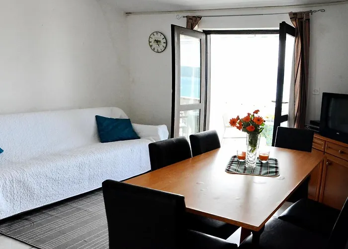 By The Sea Pirovac, Sibenik - 6447 *