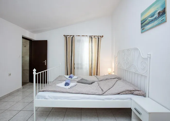 アパート By The Sea Pirovac, Sibenik - 6447 ピロヴァッツ