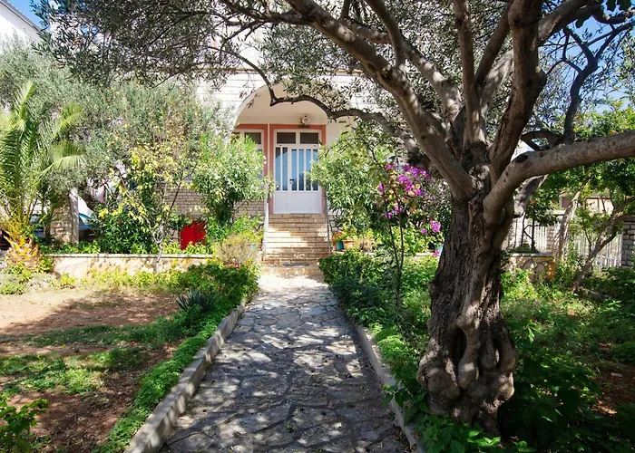 アパート By The Sea Pirovac, Sibenik - 6447 ピロヴァッツ